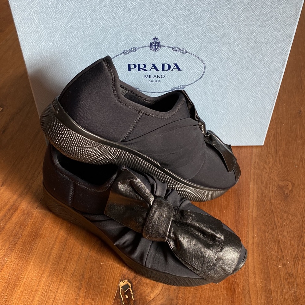 Prada Walking Shoes with a leather Bow - Picture 2 of 11